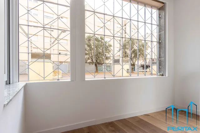 Eix Macià: planta baja a estrenar con entrada privada y techos de 4m. — 7
