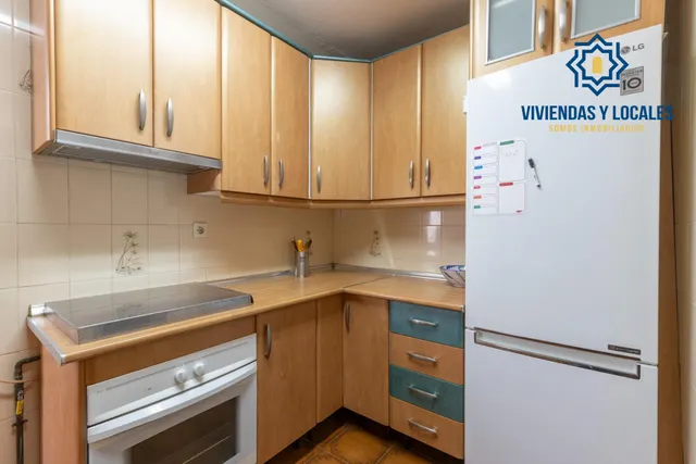 Piso de 3 dormitorios en calle milán, zaidín | muy luminoso y con gran potencial — 21