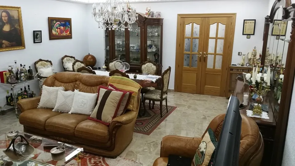 SORPRENDENTE...SE VENDE CASA DE LUJO INDEPENDIENTE, CON LOCAL, A 3 MINUTOS DEL CENTRO DE ALBACETE