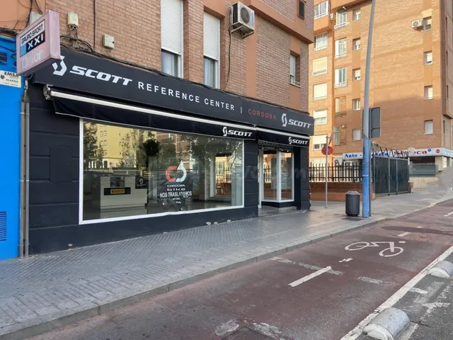 Local esquina top en Carlos III: máxima visibilidad para tu  - foto 3