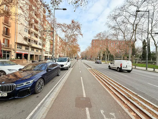 Local Comercial en venta frente al Parc de la Ciutadella. — 18