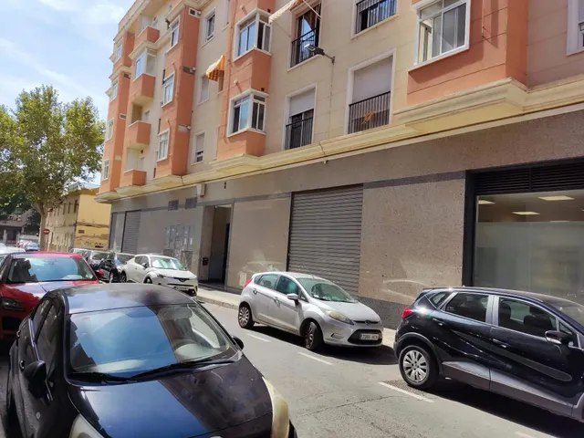 LOCAL para poner tu NEGOCIO o con posibilidad de CAMBIO DE USO. — 22