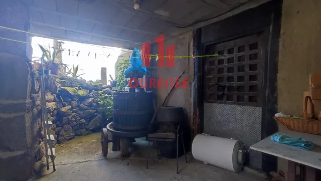 CASA DE PIEDRA CON PATIO Y TERRAZA CON BUENAS VISTAS EN LA ZONA DE CASTRELO. — 12