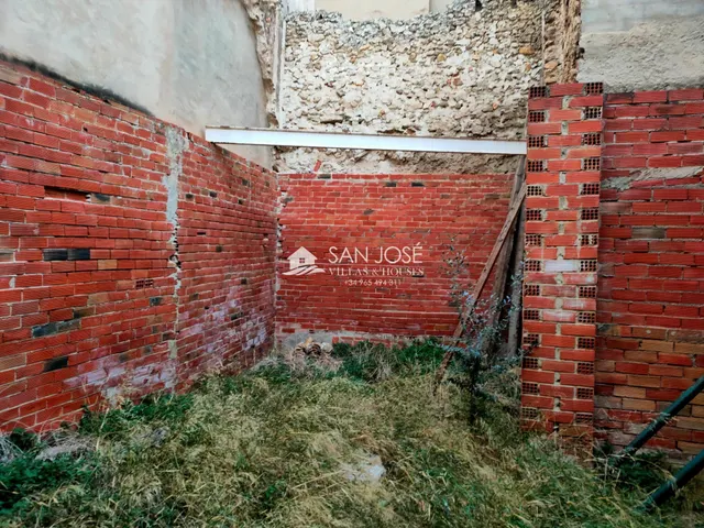 VENTA DE CASA SOLAR EN ASPE, ZONA CENTRO — 2