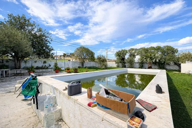 Edificio con restaurante, vivienda, piscina y gran jardín –  - foto 3