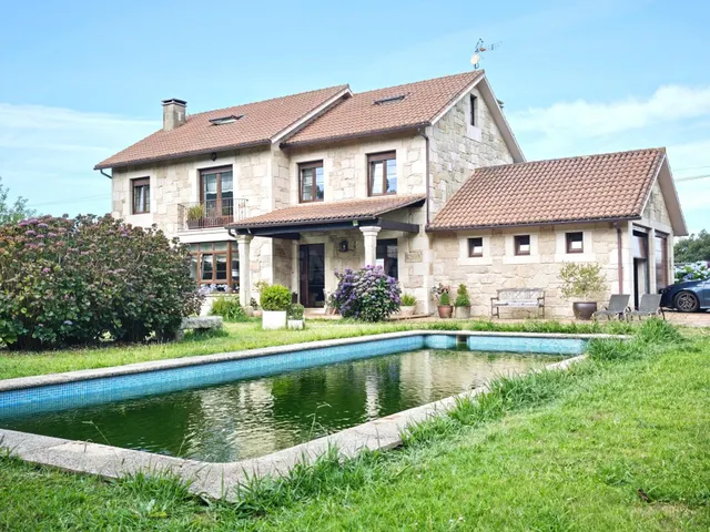 FANTASTICO CHALET CON PISCINA Y ZONA DE BARBACOA.
