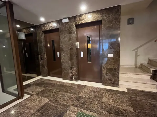 PISO MUY AMPLIO Y TRANQUILO EN SARRIA — 38