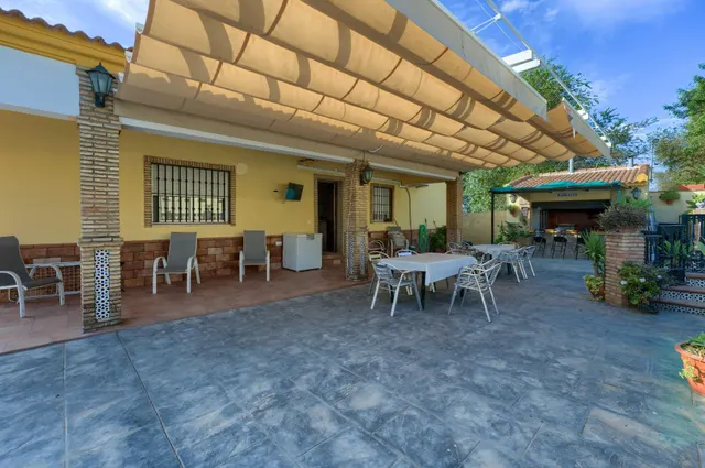 Espectacular chalet con piscina de diseño, jardín de 2.000 m2 y 4 dormitorios con baño propio — 7