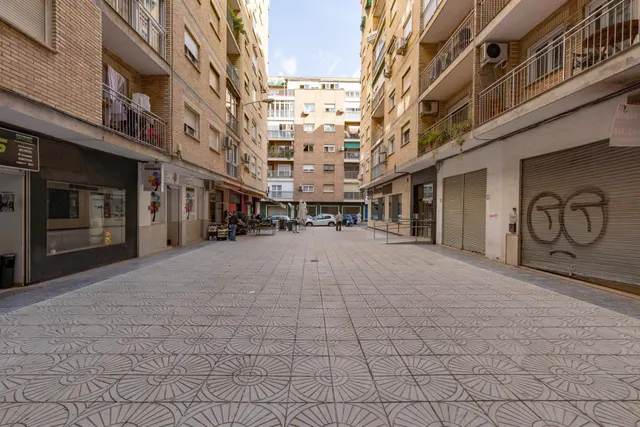 Piso con terraza y gran potencial junto a Camino de Ronda — 41
