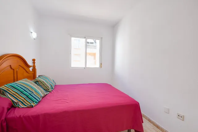 Apartamento de 2 dormitorios con piscina comunitaria en Torrevieja — 16
