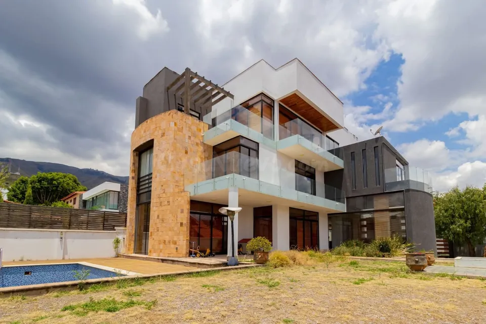 Casa 4 habitaciones 584m² en venta - Aranjuez alto