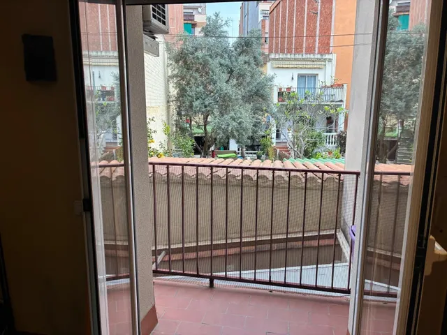 Piso de 3 habitaciones con balcón y ascensor en Horta-Guinardó — 5