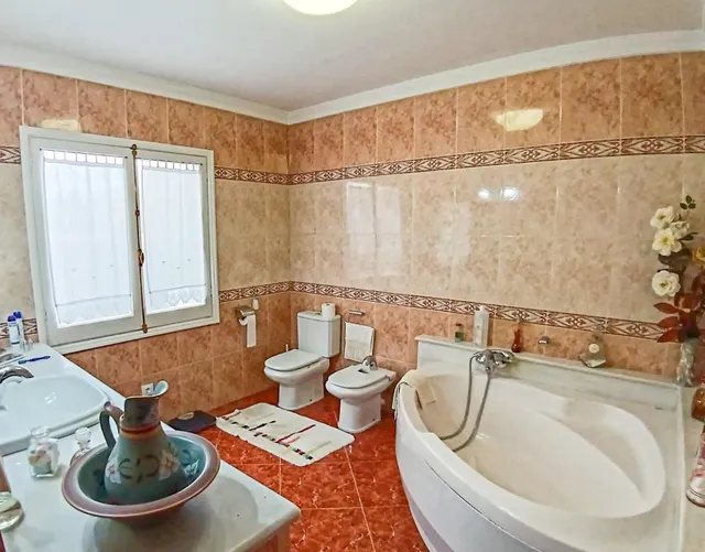Acogedor Chalet en Planta Baja en San Oleo - foto 2