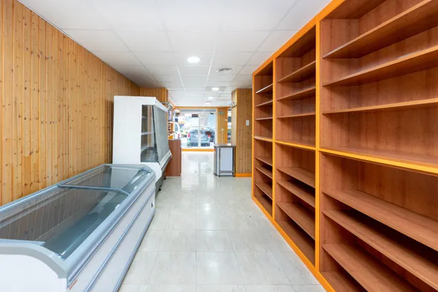 LOCAL COMERCIAL EN EL CHARCÓN — 11