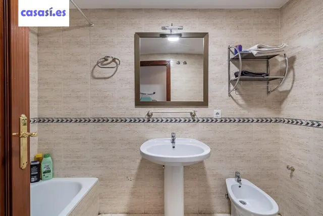 ¡¡Fantástico piso de 7 habitaciones en zona Avd. Cervantes !! — 26