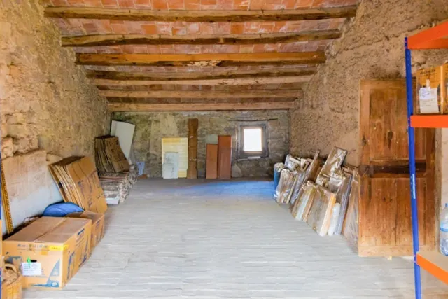 CASA DE PIEDRA DEL S. XVIII, A DOS CALLES, EN MONISTROL DE CALDERS — 24