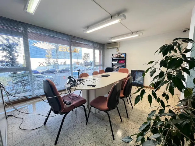 Espectacular local oficina con 170 m2 en Avenida Barcelona zona Esclat — 6