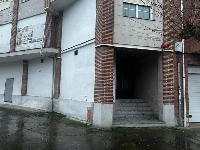 EDIFICIO EN CUATROVIENTOS — 2