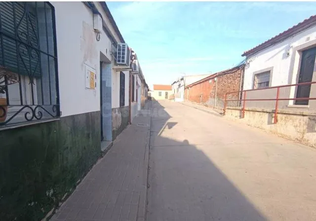 SE VENDE casa OKUPA en C Longuera de Puertollano - foto 2