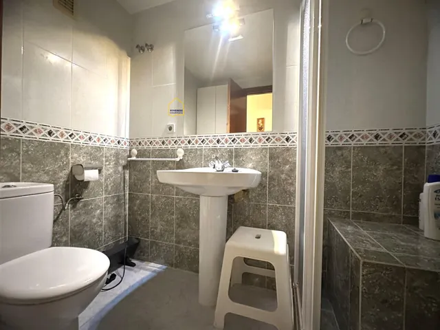 Piso de 4 dormitorios, patio y garaje a la venta en Cervantes — 23