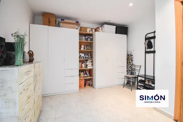 ¡FANTÁSTICA OPORTUNIDAD EN SANTPEDOR! Piso de 3 habitaciones dobles, con balcón y terraza. — 37
