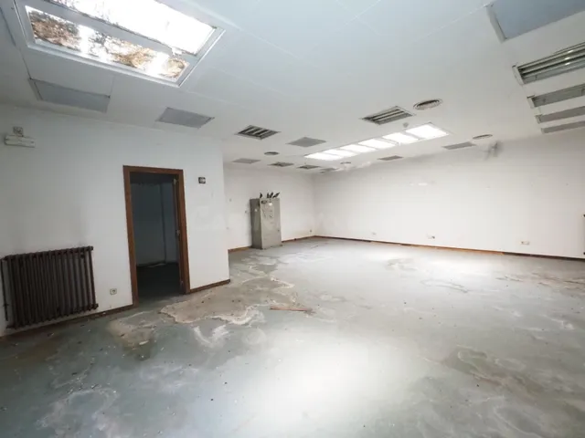 SE VENDE EDIFICIO EN MANLLEU - foto 5