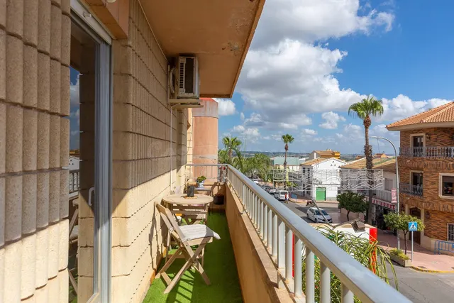PISO DE ESQUINA CON VISTAS DESPEJADAS A LA LAGUNA ROSA DE TORREVIEJA - UNA OPORTUNIDAD ÚNICA — 4