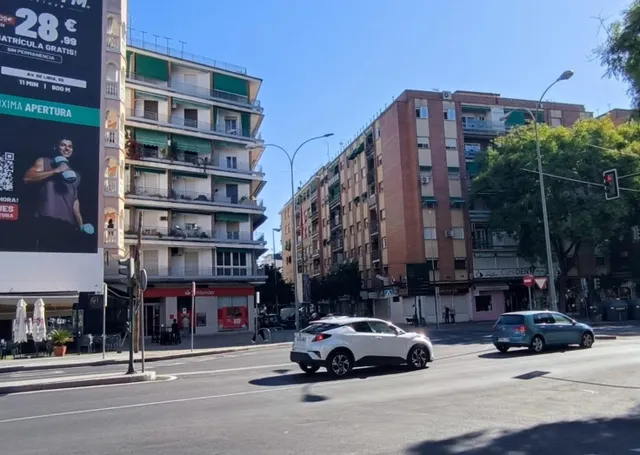 Fabuloso local comercial en la zona del Rescatado y la Biblioteca central del Marrubial (opción a adaptarlo a vivienda) — 25