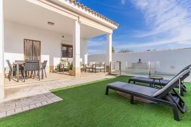 ESPECTACULAR CHALET EN CHICLANA — 39