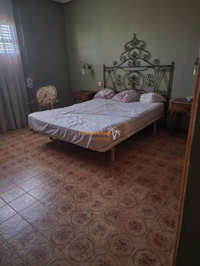SE VENDE CHALET EN ELCHE — 22
