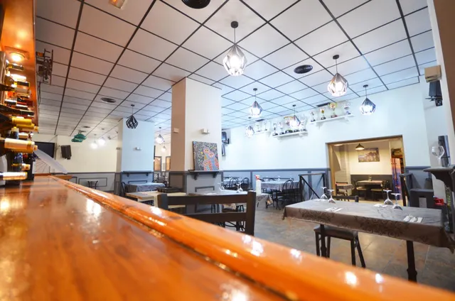 Negocio de restaurante-bar en funcionamiento en local esquinero de 402 m2 — 6
