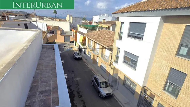 Oportunidad - Amplia casa de 197 m2 con 4 dormitorios y terraza en Benissanó — 41