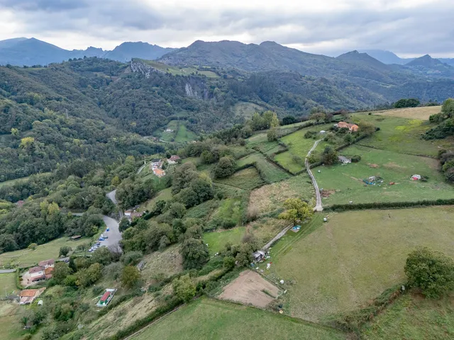Finca edificable de 2.065 m2 en Olloniego, con vistas a la montaña — 25