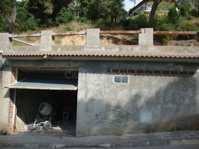 GARAJE EN PARCELA DE 800M2 EN URBANIZACIÓN — 3