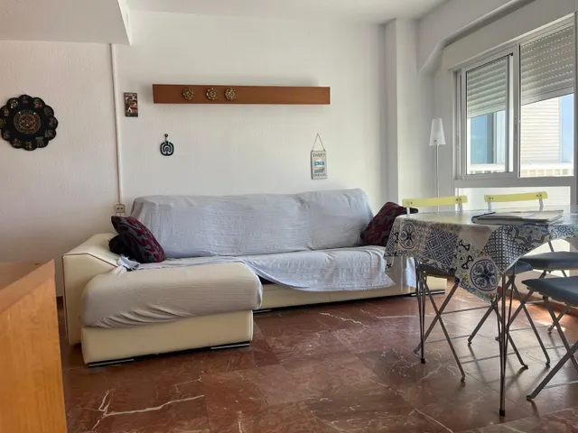 Alquiler larga temporada invierno,oct-jun con de 2 dormitorios en Benidorm primera linea mar,soleado — 8
