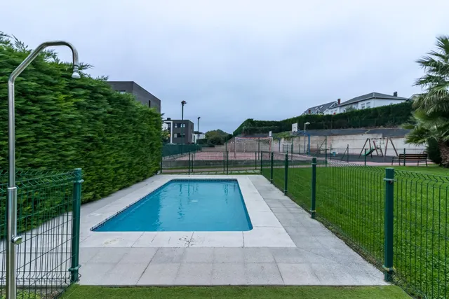 Bajo exterior con dos terrazas, garaje y trastero en urbanización con piscina y pista de tenis – San Román, Santander — 28
