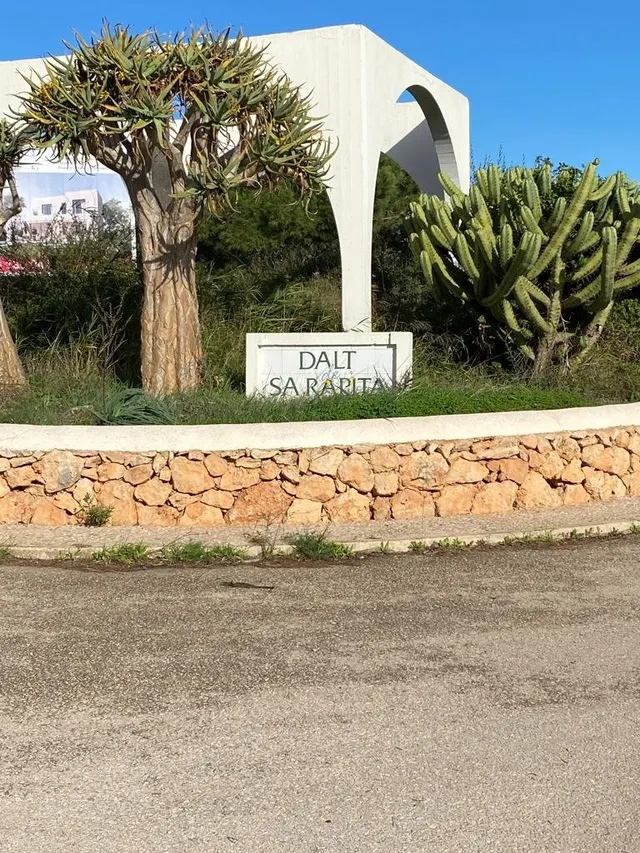 Fantástico solar con proyecto en la Rápita — 2