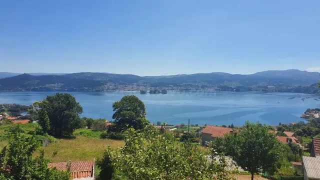 ¡INCREIBLE TERRENO DE 1700M2 CON VISTAS A 15 MINUTOS DE VIGO