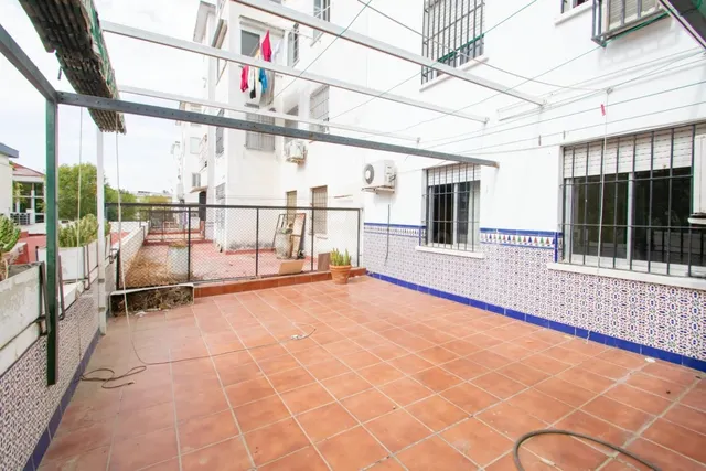 Magnífico piso junto Manuel Siurot con gran patio!! — 2