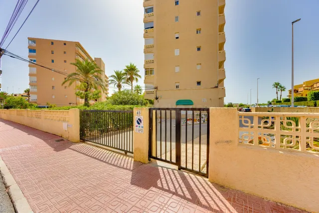 Apartamento de 1 dormitorio con parking comunitario a 240m de la Playa de La Mata — 40