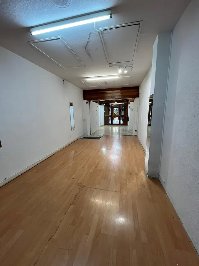 SE ALQULA LOCAL COMERCIAL EN CALLE MAYOR DE PAMPLONA — 7