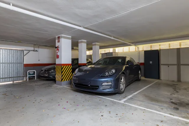 ÁTICO DE 4 habitaciones CON GRAN TERRAZA EN PLANTA, PARKING Y PISCINA COMUNITARIA EN CAS CATALÀ. — 36