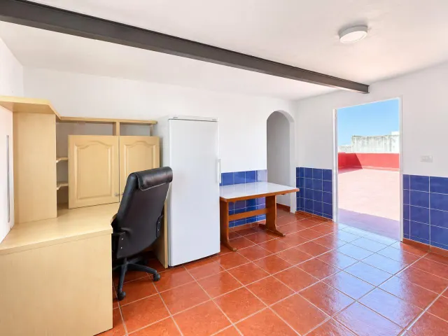 Vivienda de cuatro dormitorios con balcón en Arucas - Santidad — 46