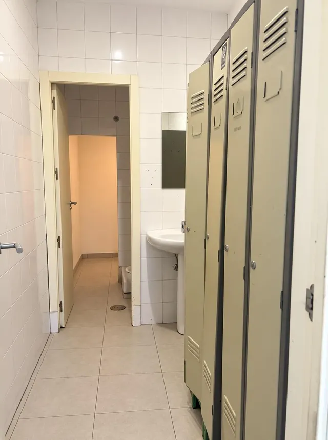 Local comercial 1 habitación 185m² en alquiler - Valdelacasa — 12
