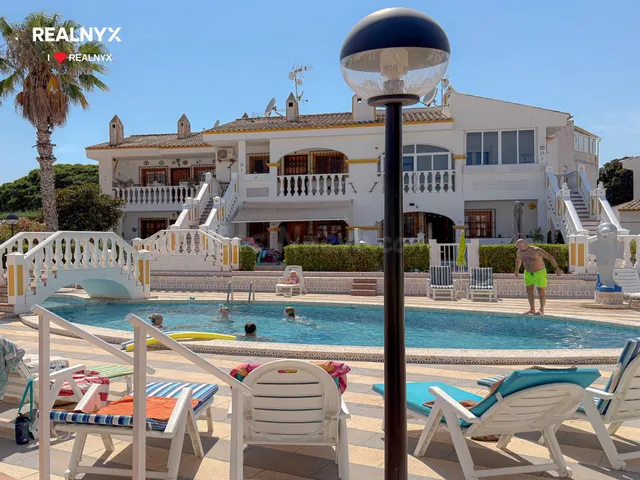 Novedad! Espectacular Bungalow con enorme terraza y ubicación privilegiada + Piscina comunitaria con zonas ajardinadas — 10