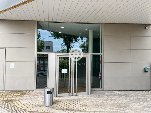 Exclusiva nave industrial tipo c con edificio corporativo junto a zona franca y fira de Barcelona. — 9