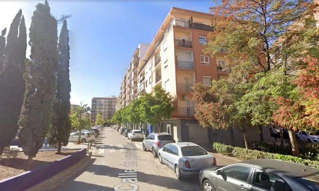Estupendo piso de 2 habitaciones, amueblado, en Campanar, junto Hipercor. — 24