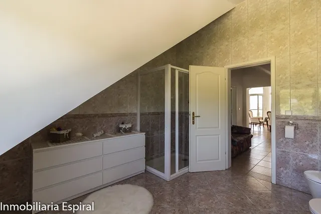 Impresionante Chalet en Abegondo con Vistas al Valle . — 38