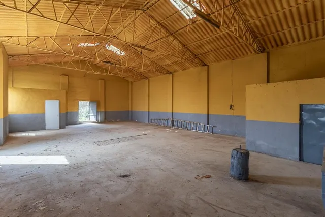 ESTUPENDO SOLAR URBANO CON NAVE EN PEDRO MARTÍNEZ — 7