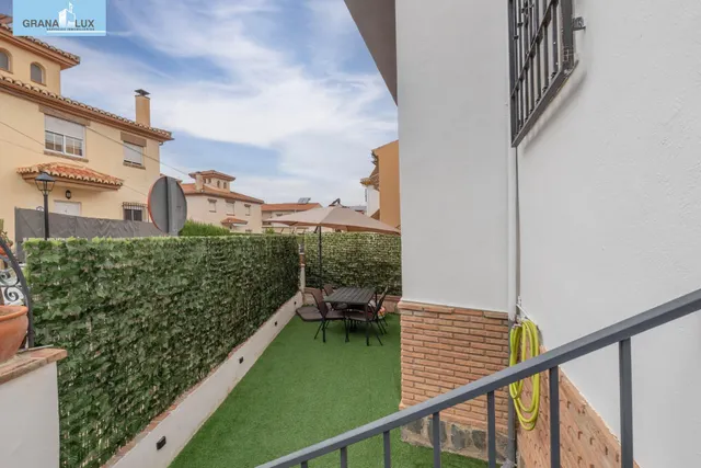 Encantadora Casa Reformada en Ogijares con Vistas y Espacios para Disfrutar — 35